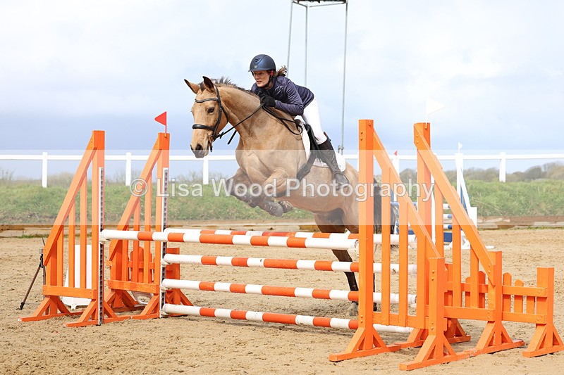 3E7A0897 - Class 4: Senior British Novice/90cm open