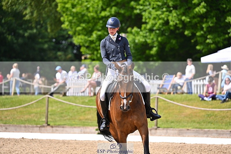 250523A-114020-06618 - C-274-Bizzy.Loffet-LONGBROOK.CHILLI.FLOWER