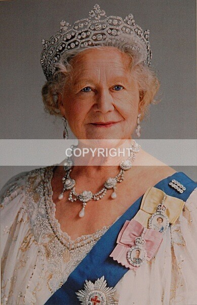 E-206 queen mom photo - English Royals