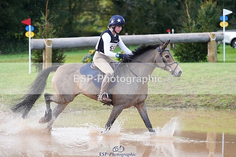 231021-161010-20665 - 558-BATHLEYHILLS.GOLDEN.SPRAY-Cleo.Whitbread-SC+XC