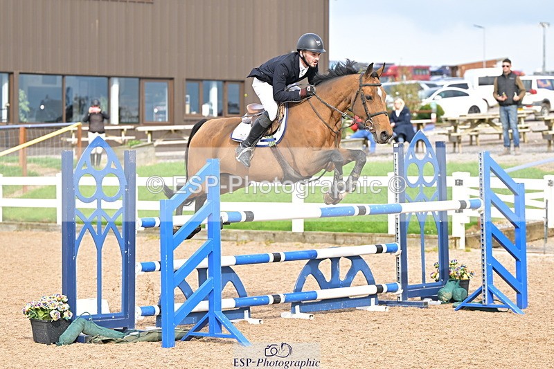 241004A-151341-02700 - Fri 12 1.15m Members Cup