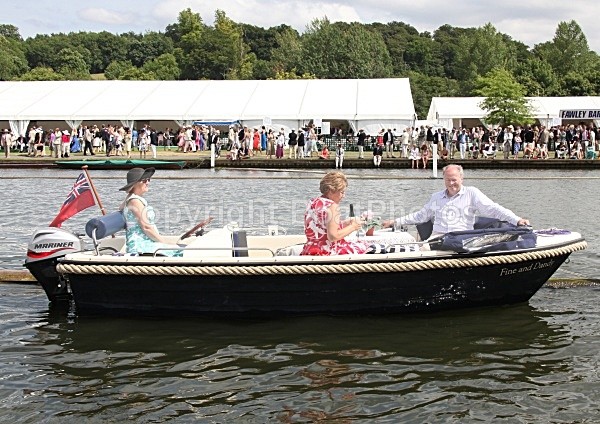 090704 FINE AND DANDY IMG_8101 - HENLEY REGATTA  SATURDAY 4th JULY 2009