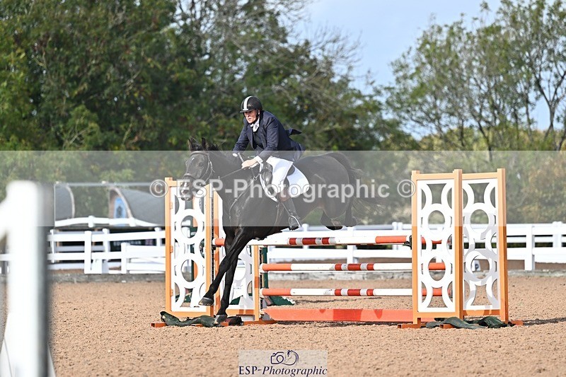 261014-131012-00582 - Cls  05 Snr Newcomers & 1.10m Open