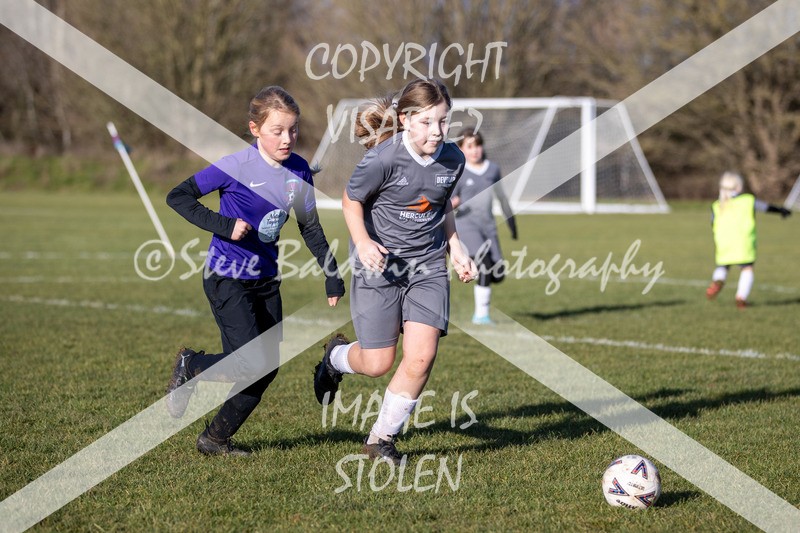 1DX31438 - 2026-01-17 FC Abbey Meads U9 Purple Girls V Develop FC U9 Girls