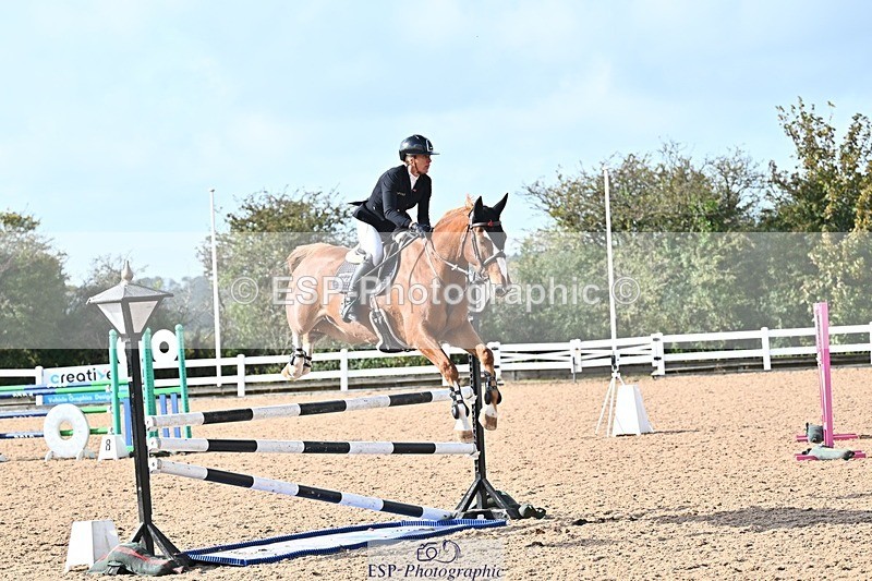261014-130409-00558 - Cls  05 Snr Newcomers & 1.10m Open
