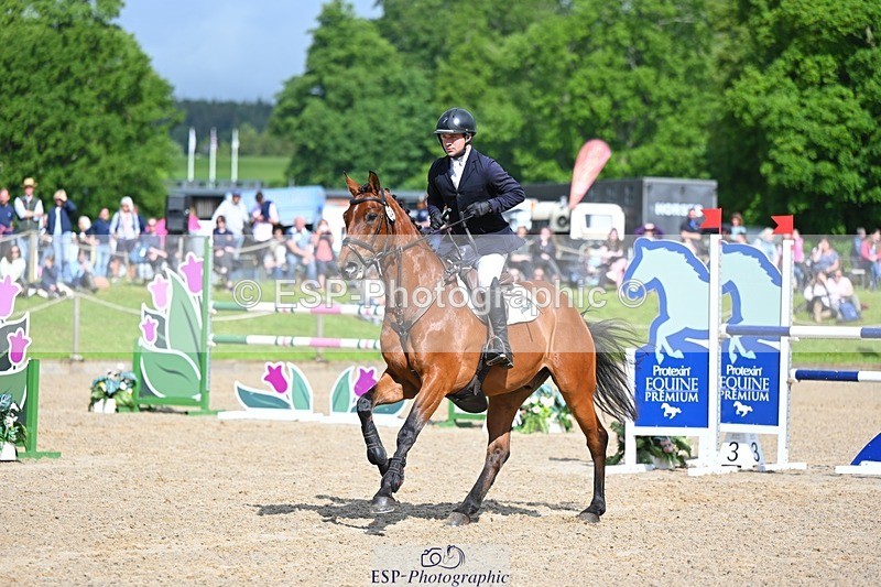 240526-094914-19737 - 324-COOMBELAND_SEMILLY-Rupert_Batting