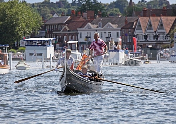 090703 GONDOLA IMG_7384 - HENLEY REGATTA FRIDAY 3rd JULY 2009