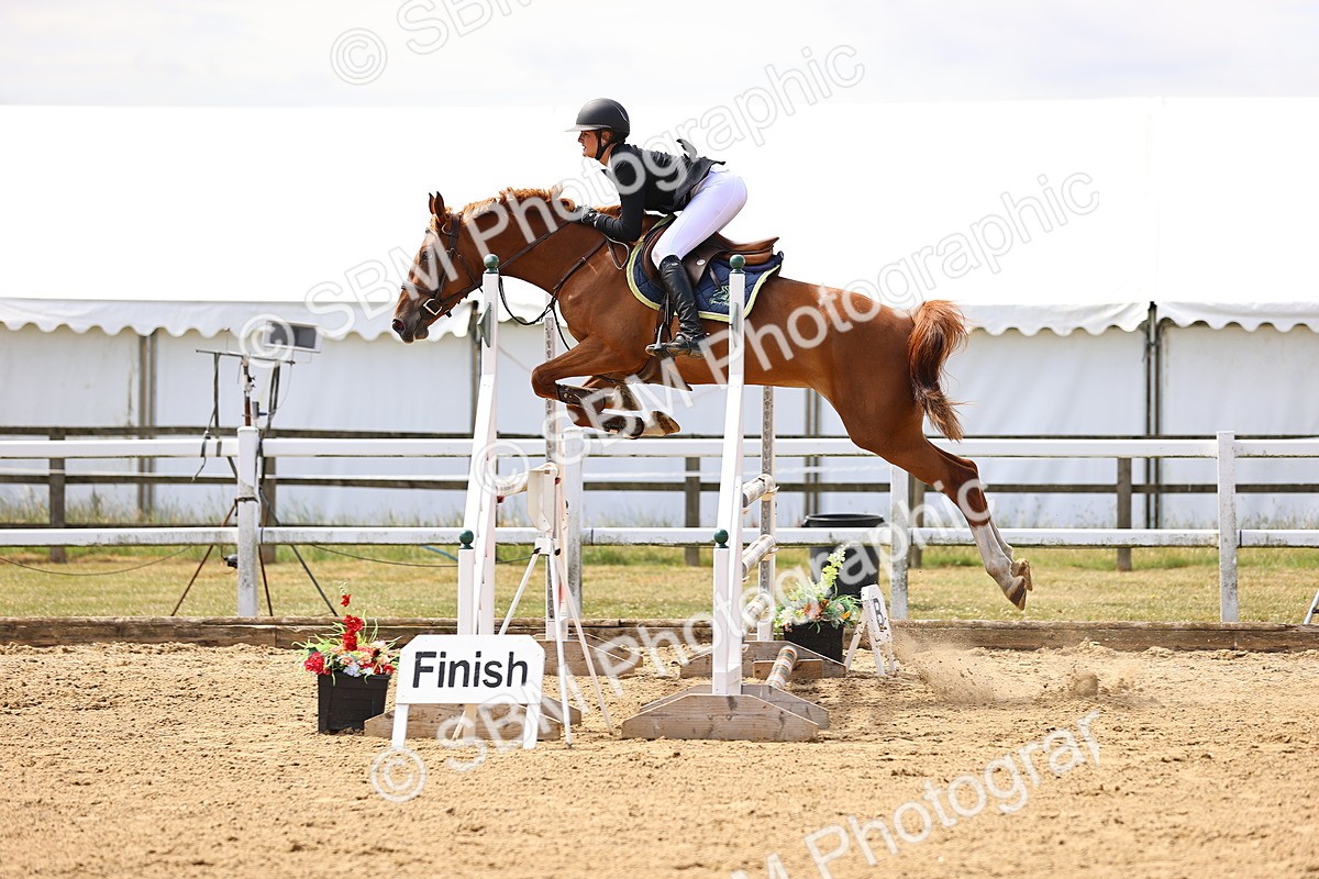 SBM_009955 - Class 8 - Senior Newcomers - 1.10  Open