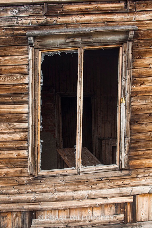 Trappers Hut window - Arctic