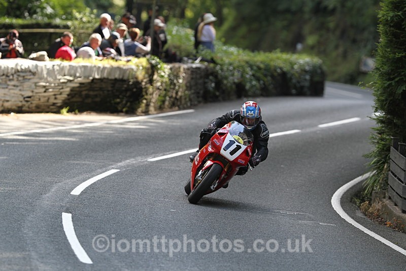 FOM_0905 - Classic TT Lap of honour
