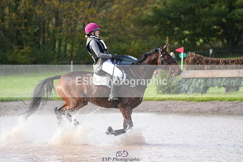 251024A-131532-11031 - B-158-Hannah.Hobhouse