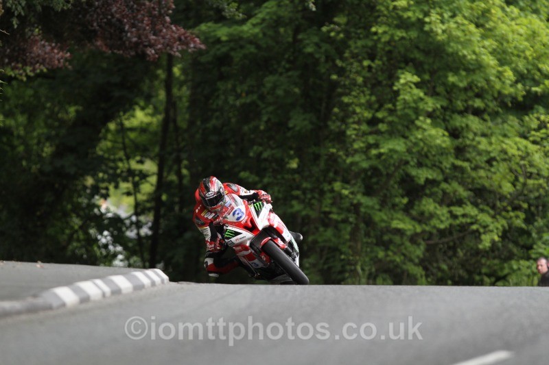 Ian Hutchinson Yamaha / Milwaukee Yamaha - Monster Energy Supersport Race 1