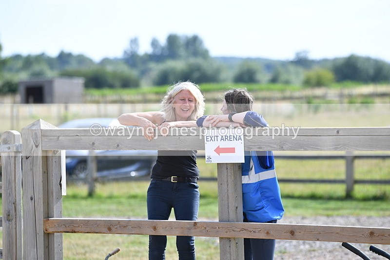 WJ5_5700 - Poles off the floor