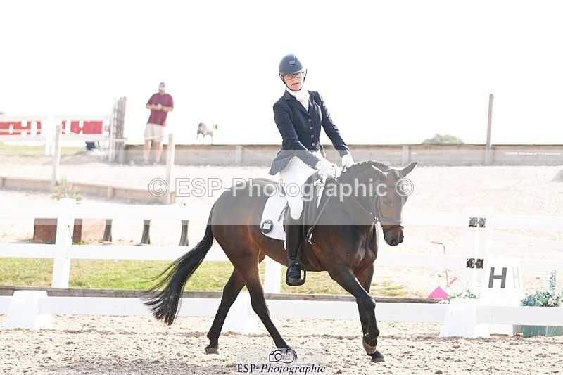 250817-094821-07245 - 090-Sarah.GoddardSaris.Fingers.Crossed