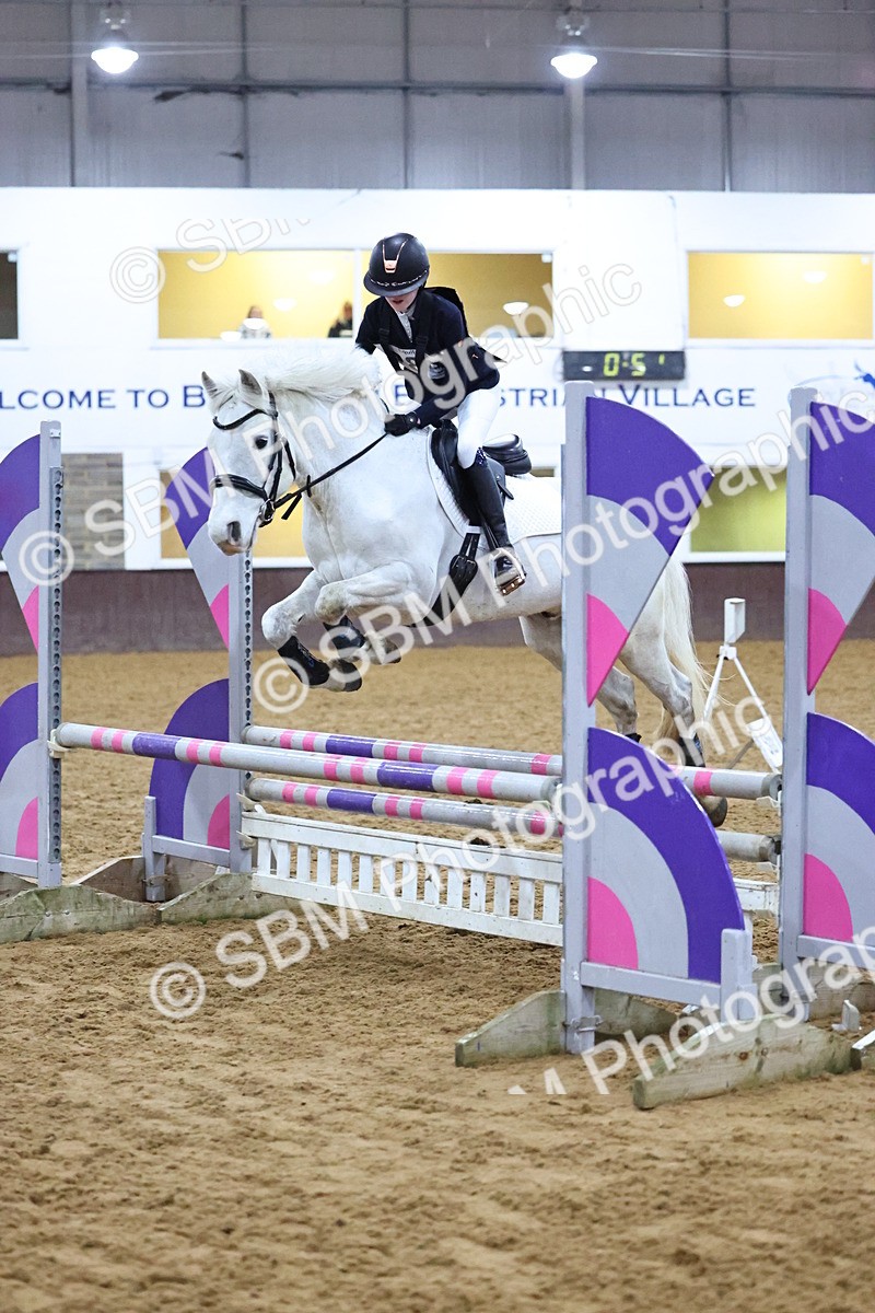 SBM_002668 - Class 6 - Holly & Ivy Stakes - 90cm