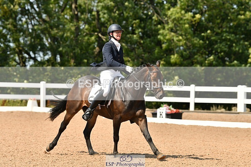 250817-132655-09955 - 090-Sarah.GoddardSaris.Fingers.Crossed