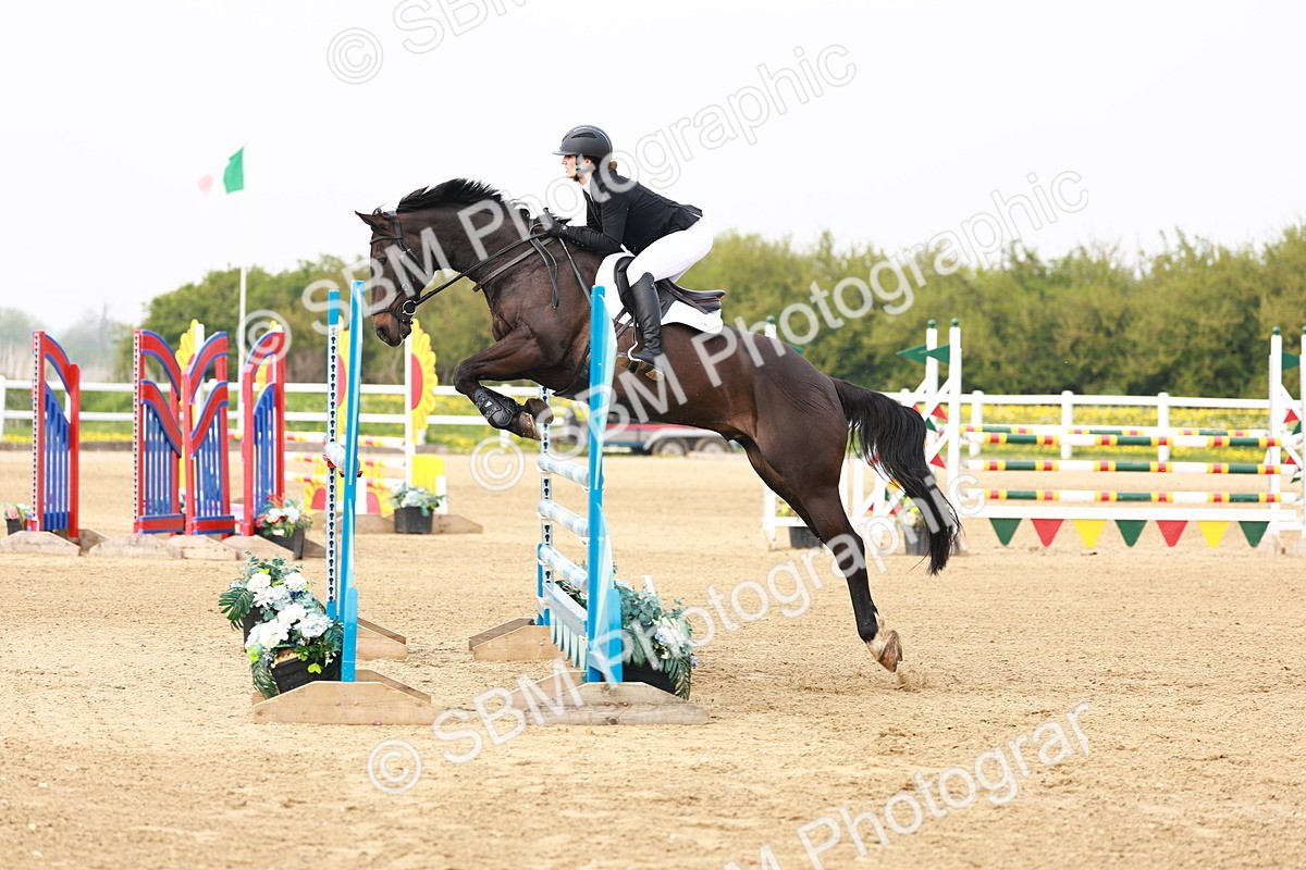  - Class 19 - Senior Foxhunter - 1.20m