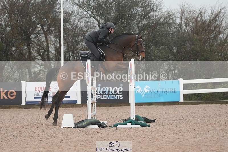 251207-122339-02051 - Cls 20 Snr Newcomers and 1.10m