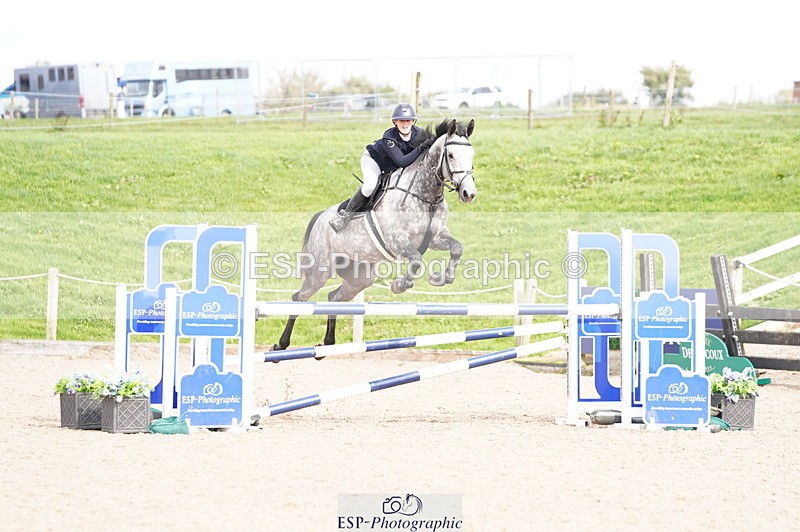 241004A-124502-00458 - Fri 03 Snr Newc & 1.10m Open