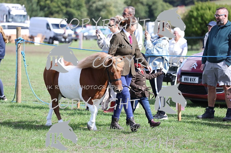 APP_2747 - Class 10a/b M&M in hand