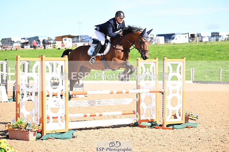 240913A-111123-03826 - Cls 14 Snr Newcomers