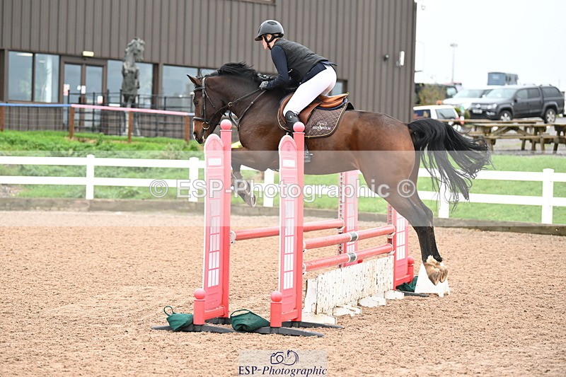 241023A-113815-00587 - Cls 1 British Novice and 90cm Open