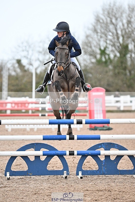241206-134504-00995 - Cls 6 Foxhunter and 1.20m Open