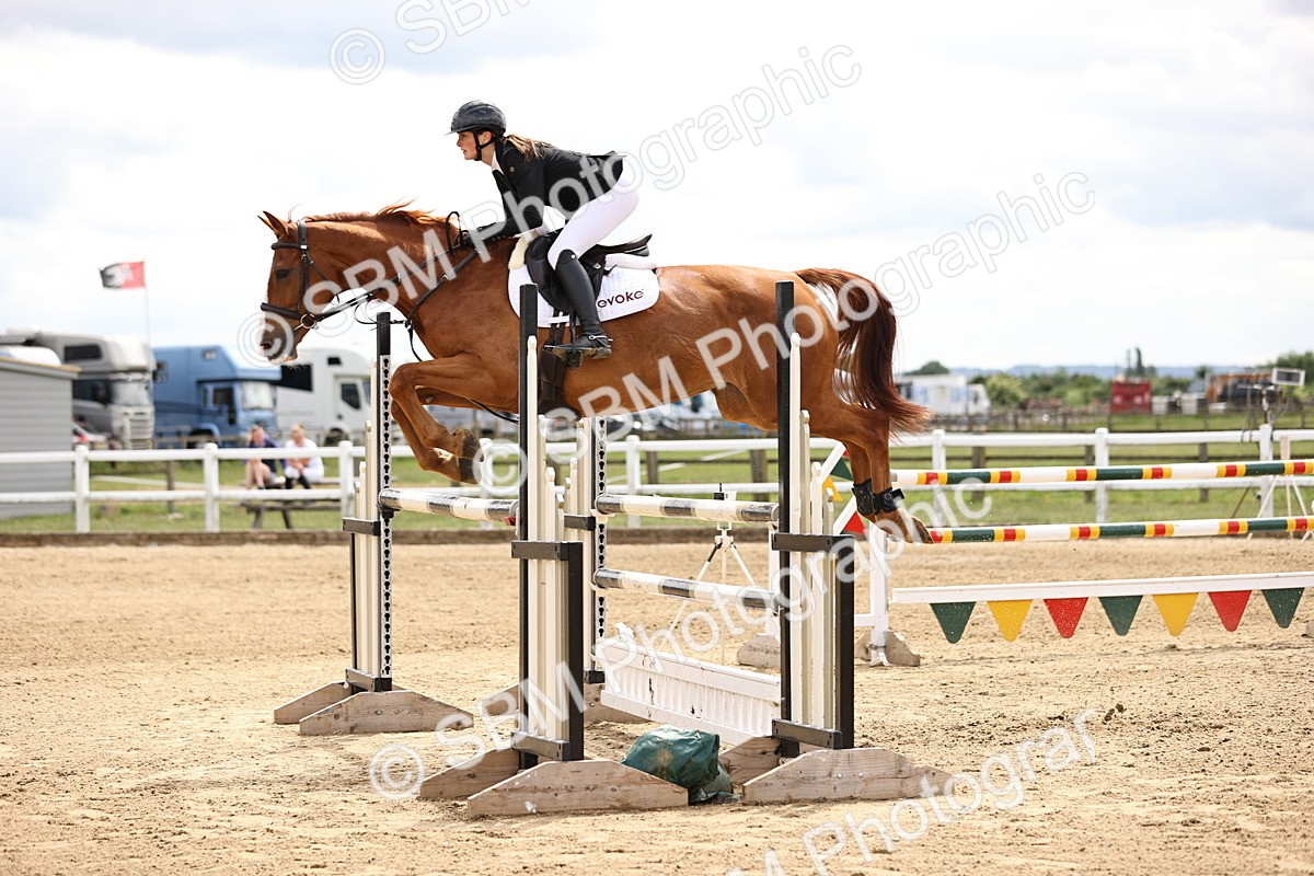 SBM_003065 - Class 11 - Senior Newcomers - 1.10m