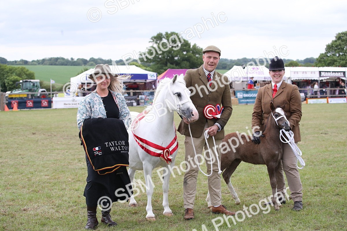 SBM_09883 - Ch 50 - Price Family Supreme In Hand