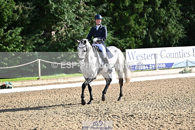 241023-143024-00524 - 001-Cameron.Beer-NEWPORTS.DEFINITELY.UNTOUCHABLE