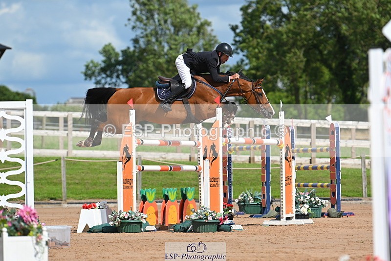 230721A-160419-07594 - Cls 10, 2 Star Big 1.45m Start to break