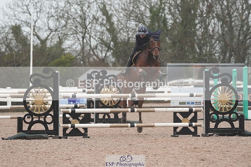251207-121818-02032 - Cls 20 Snr Newcomers and 1.10m