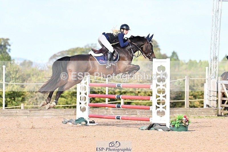 251005-104533-02852 - Cls 15 Foxhunter and 1.20m