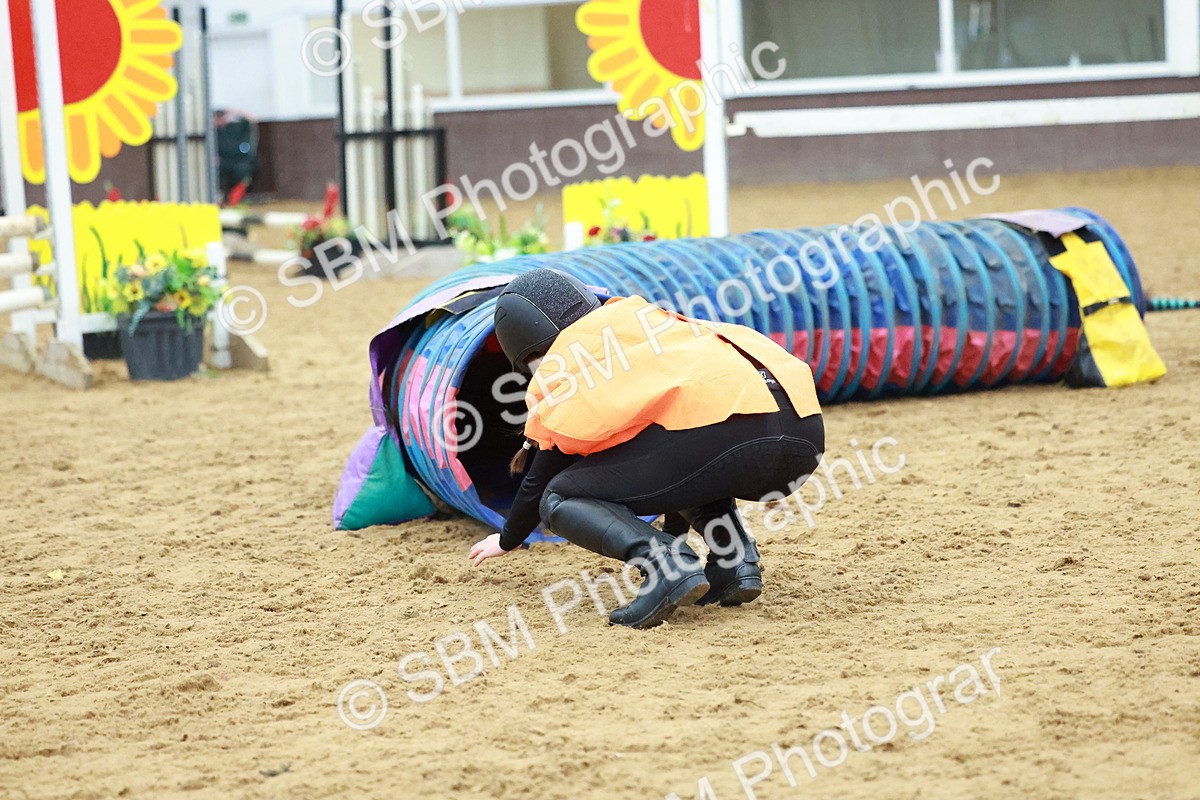 SBM_002206 - Class 3 - Horse & Hound (60cm)