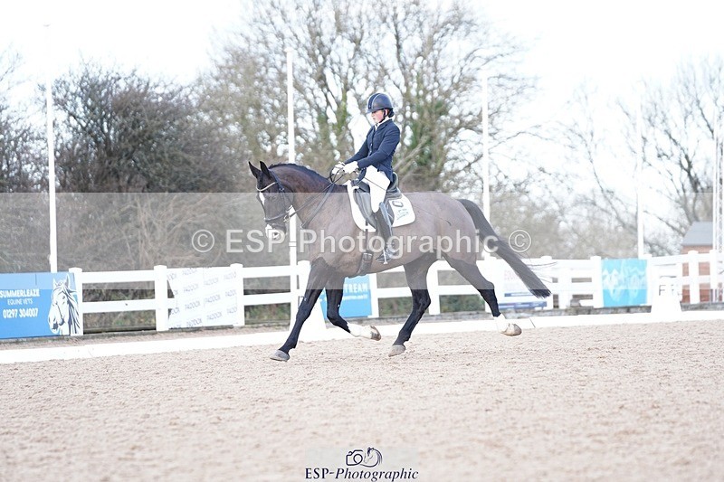 241214-125754-00543 - 144-Natasha.Rumble-Week.Orchard.Leo