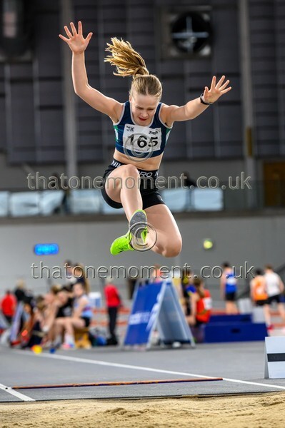 AgeInd25SUN-913075 - Field Female