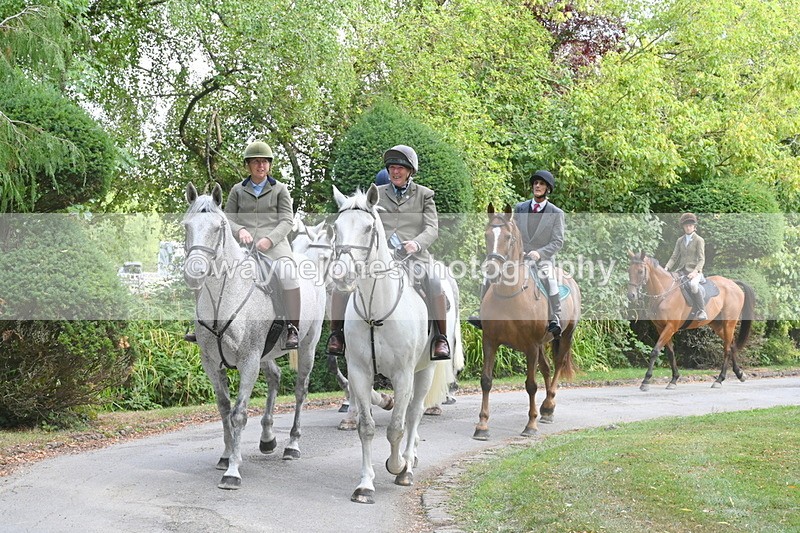 WJ6_3979 - Berks & Bucks - The Old farmhouse - Hound Exercise 20-08-25