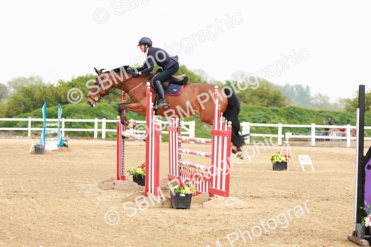 - Class 19 - Senior Foxhunter - 1.20m