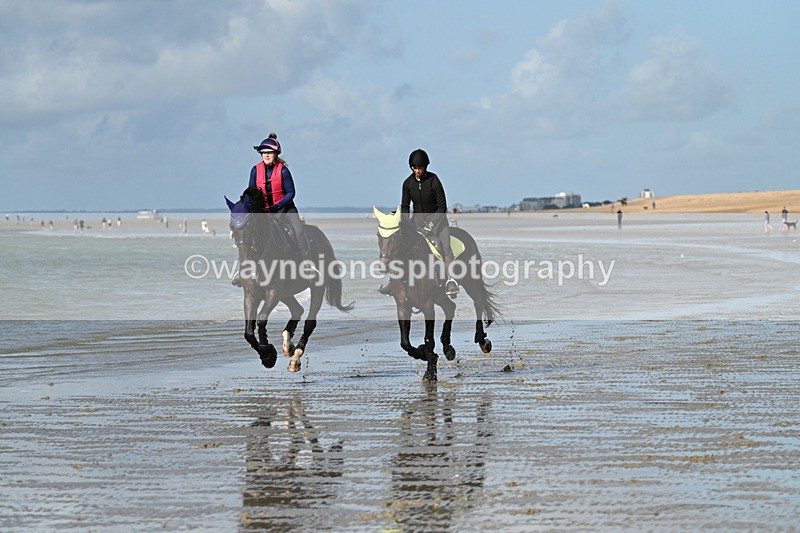 WJ7_4400 - Leigh Kelly & Jade Bennett 25-08-24