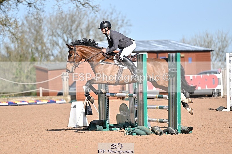 260408-100520-00076 - Cls 2 British Novice and 90cm