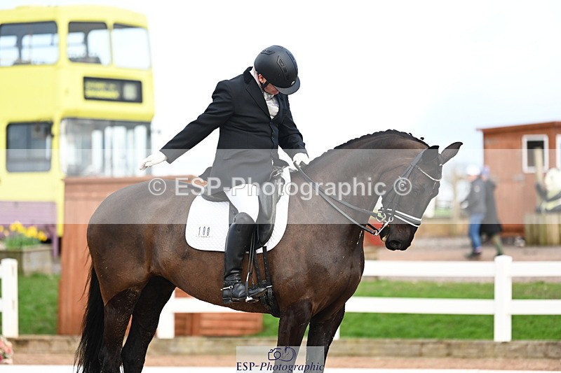 240218A-150545-09004 - 180-John.Fullick-Hermosa.bella