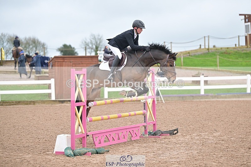 251116-120216-01303 - Cls 6 Pony Newcomers and 1m Open