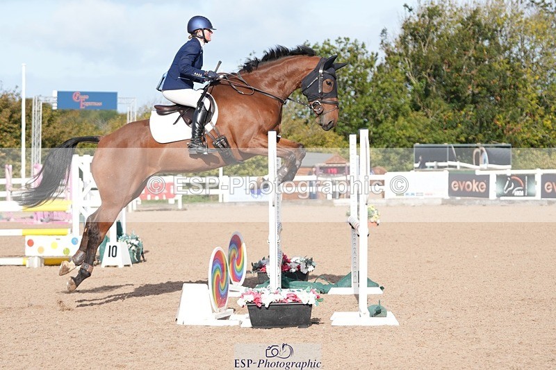 251005-102858-02555 - Cls 22 British Novice and 90cm