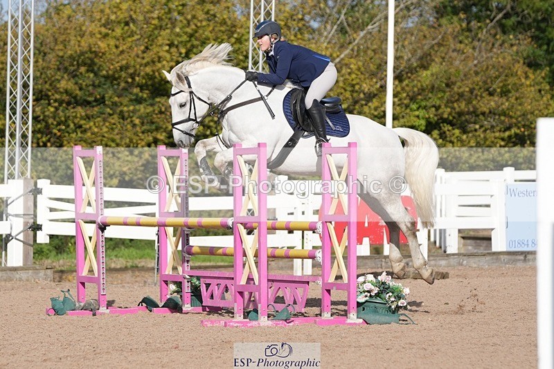 251005-104105-02609 - Cls 22 British Novice and 90cm