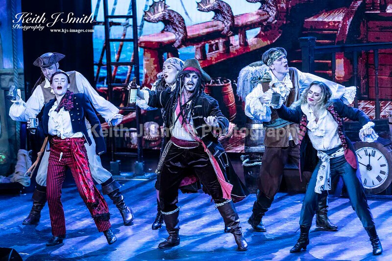 7KJS0941 - Ambition show team