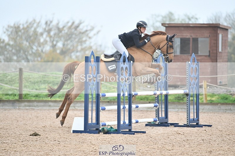 241102A-114038-04369 - SAT Cls 9 British Novice and 90cm Open