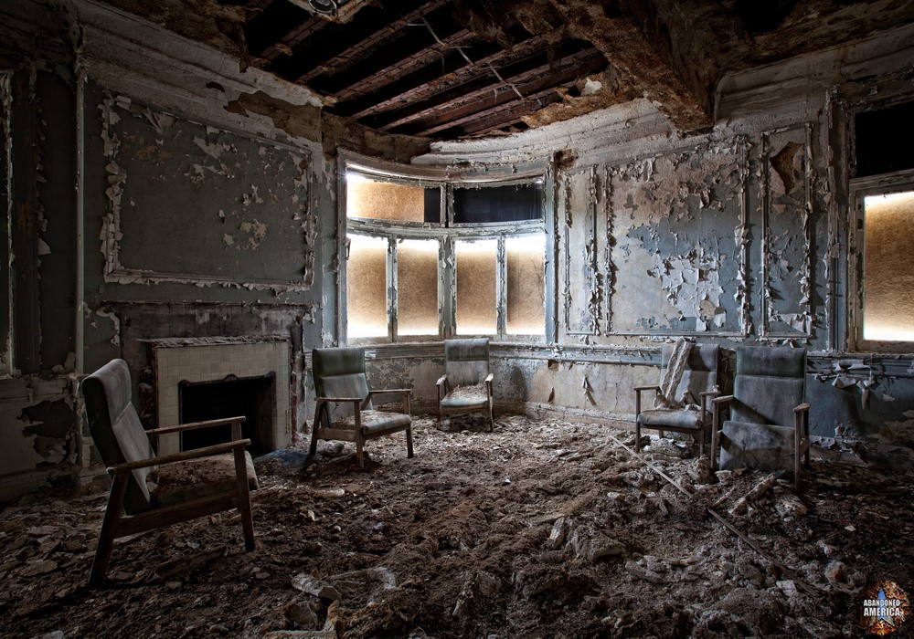 sitting room - New Castle Elks Lodge