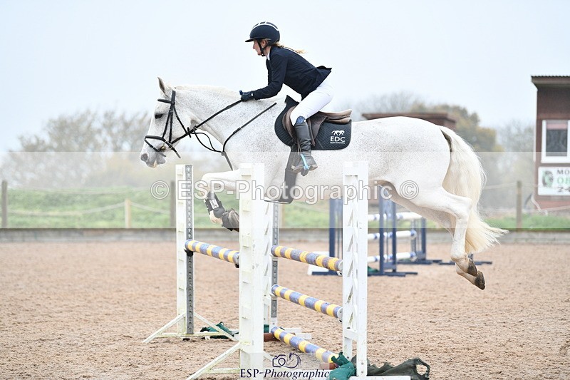 241102A-113610-04343 - SAT Cls 9 British Novice and 90cm Open