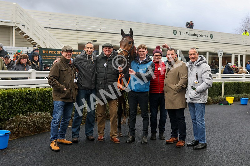 281223-Race 1-Trac-3087 - Race 1