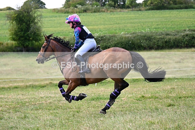 240630X-140724-7898 - 336-Tichy_Sanders-SPARHANGER_VELVET